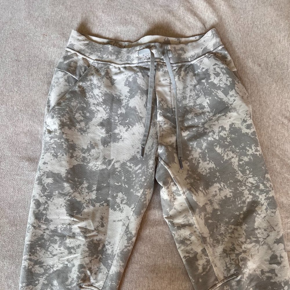 Lululemon joggers grey/whire camo